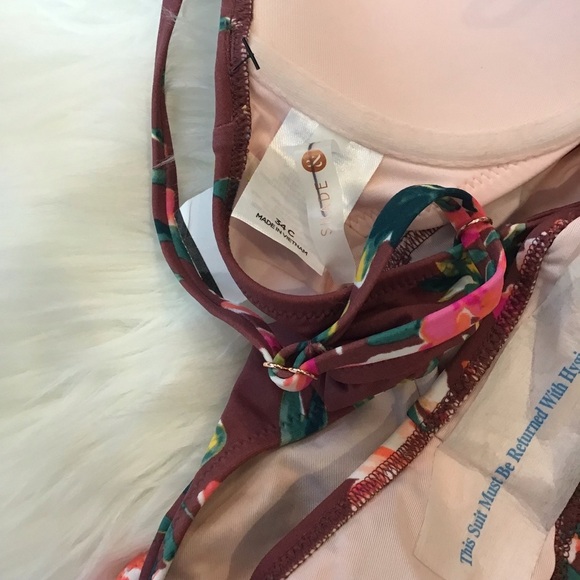 Shade & Shore Tie Front Cut Out Swimsuit Size 34C - Picture 12 of 14